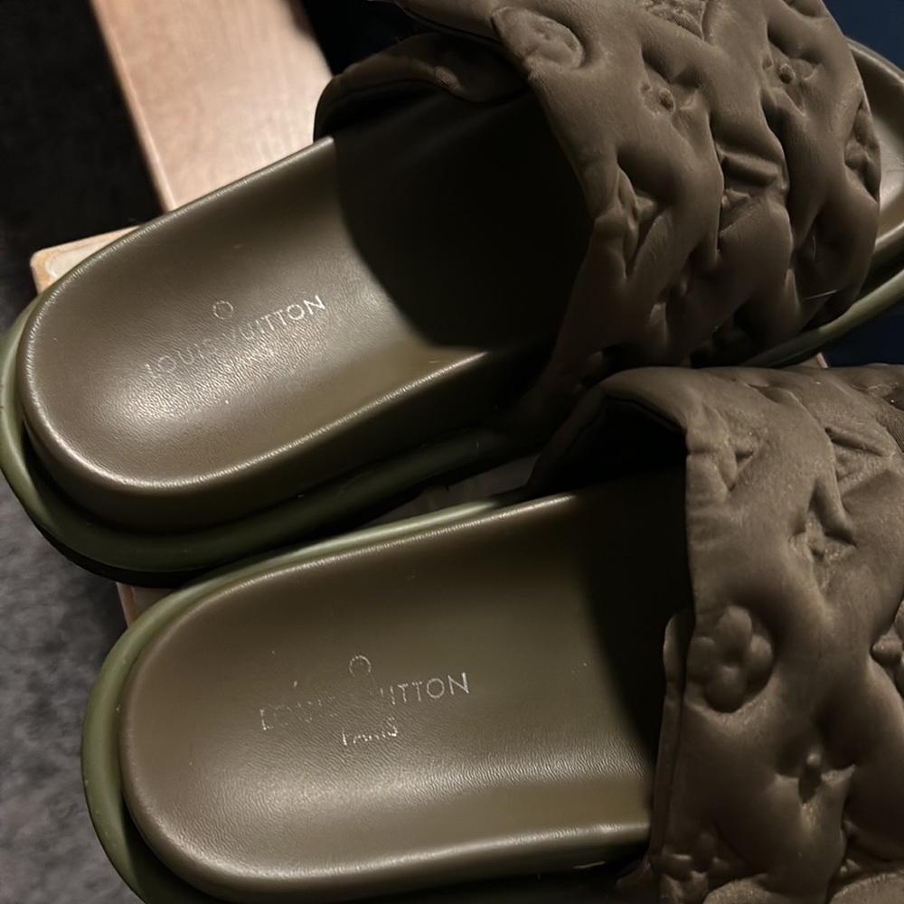 Louis Vuitton Pool Pillow Flat sandals - Picture 2 of 4